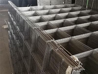 鋼絲焊接網片以鋼絲為原料，經過專業設備加工成網狀（zhuàng）