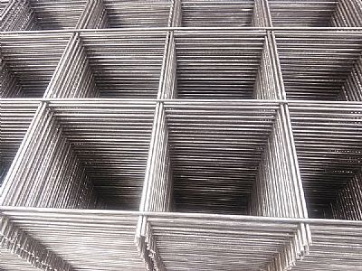 防（fáng）開裂鋼絲網（wǎng）片在建築施工進行加固